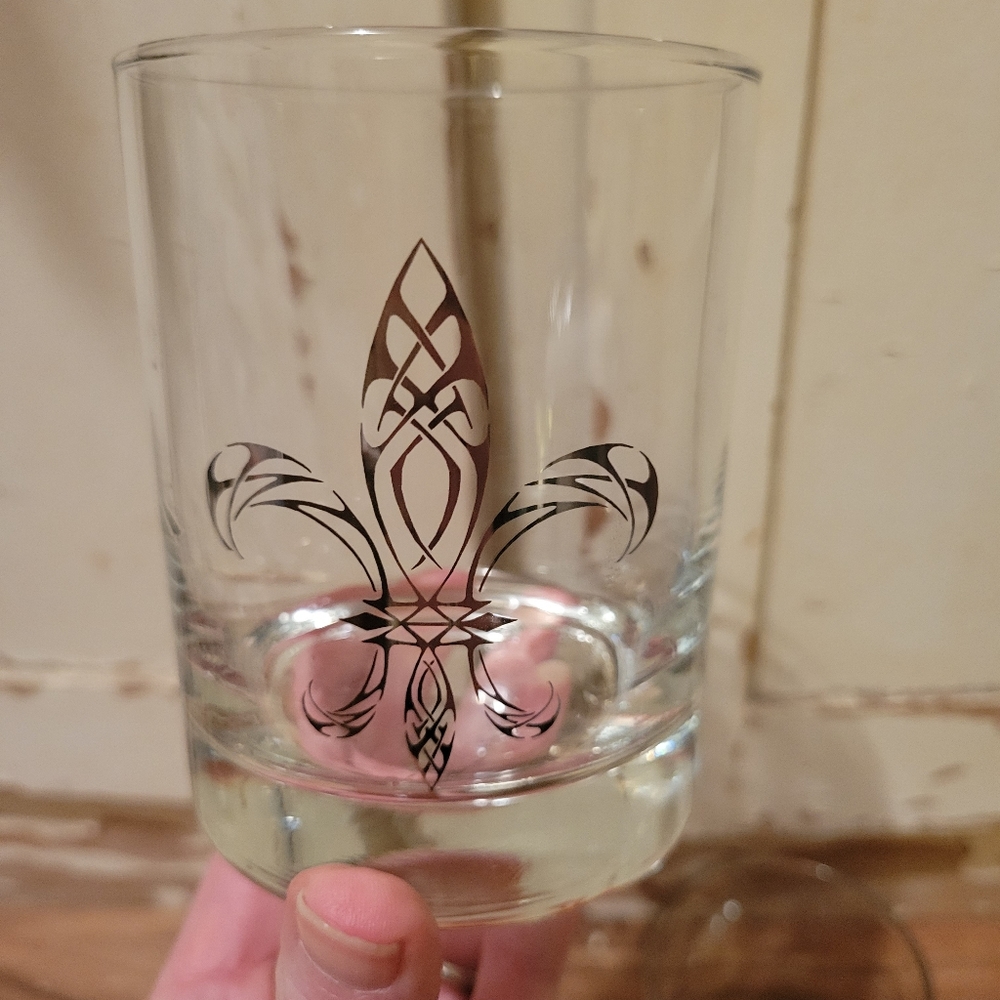 Fleur-de-lis glassware